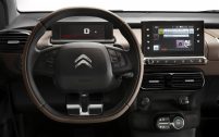Comme l'extérieur, l'habitacle de ce Citroën C4 Cactus évoque une certaine idée de la simplicité
