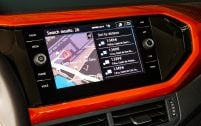 L'écran tactile grimpe jusqu'à 8 pouces sur les versions hautes.