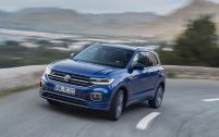 Avec ce T-Cross, Volkswagen fait enfin son arrivée sur un segment des petits SUV désormais très encombré.