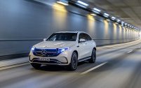 Plutôt réussi dans son genre, cet EQC n'échappe toutefois pas aux freins inhérents à la voiture électrique.