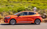 Le train arrière de la Renault Clio 5 ménage beaucoup mieux le confort que sur la précédente génération.