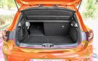 Malgré les chiffres annoncés par Renault, le volume de coffre reste proche de celui de l'ancienne Clio.