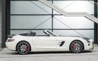 Le grand aileron fixe évoque la Black Series, même si la puissance est ici plus modeste.