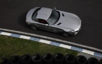 Grâce à sa structure en aluminium, cette GT garde un poids raisonnable pour sa catégorie: 1.620 kg.