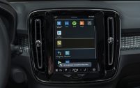 Ecran de bord multimédia du Volvo XC40 électrique