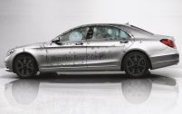 Pour les clients fortunés qui ont besoin d'une sécurité maximale, Mercedes propose désormais la Classe S en version blindée, baptisée Guard.