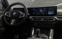 Planche de bord de la berline électrique BMW i4
