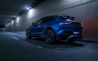 Vitesse maximale de 310 km/h et 0 à 100 km/h en 3,3 s seulement. Pas mal pour un gros bébé de 2,2 t !