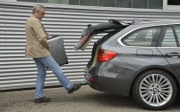 Moyennant finances, agiter le pied suffit pour ouvrir le coffre.