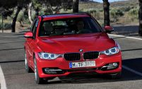 Les autres motorisations disponibles sur la berline suivront avant la fin de l'année 2012. En revanche, le break devra se passer d'une version hybride et du six-cylindres de la future M3.