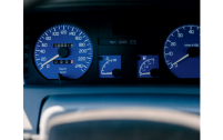 15 kilomètres au compteur d'origine de cette Renault Clio Williams à vendre aux enchères