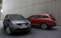 Au printemps 2010, le Nissan Qashqai s'offre un discret lifting, qui concerne surtout la face avant. La version 7 places est également concernée.