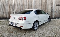 La VW Passat R36 était discrète à l'arrière.
