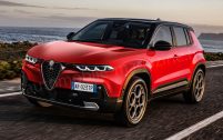 L'Alfa Romeo Brennero (notre illustration) sera le cousin technique du Jeep Avenger. Ce petit frère du Tonale sera livrable en version 100% électrique.