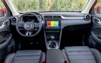 Si l'on n'y regarde pas de trop près, l'habitacle du MG ZS fait plutôt bonne impression.
