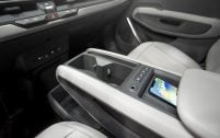 La console centrale du Kia EV9 est fort bien agencée.