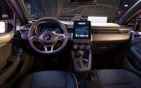 L'habitacle de la Mitsubishi Colt est une copie conforme de celui de la Clio.