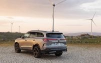Le Renault Espace 6 peut loger 7 passagers.