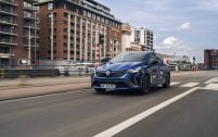 La nouvelle Clio affiche la nouvelle identité Renault qui va se décliner sur les nouveautés qui vont débouler dans les prochains mois.