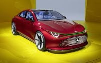 C'est le traitement inédit et en deux parties de la calandre de la Mercedes CLA concept dévoilée au salon IAA de Munich qui nous a donné l'idée.