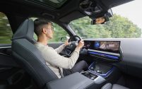 Grâce à la grande amplitude de réglages, on trouve facilement une bonne position de conduite au volant du nouveau BMW X3.