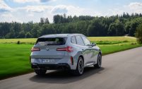 Le nouveau BMW X3 peut recevoir en option une suspension pilotée efficace.