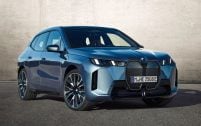 Le SUV électrique BMW iX passe par la case restylage. Il sera en ventre au printemps 2025.