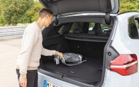 Le coffre du BMW X3 est assez profond, mais il manque de hauteur sous le cache-bagages dans cette variante 30e xDrive.