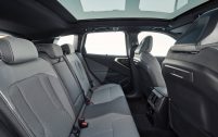 Les grands gabarits sont bien reçus à l'arrière du BMW X3. Dommage que l'assise de la banquette soit un peu courte.