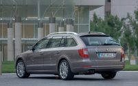 Essentiellement vendu en diesel, ce grand break se décline aussi avec des " petits " moteurs essence dont le 1.8 TFSI déjà vu chez Audi. Une référence.