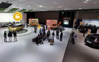 A Francfort, sur le stand Renault, le concept Frendzy est accompagné d'études légèrement plus âgées, les Captur et R-Space dévoilées à Genève.