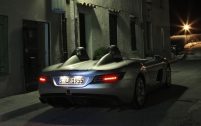 Deux arceaux de sécurité, proprement carénés, sont les seules protubérances.