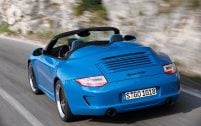 Le double bossage derrière les sièges est hérité de la 964 Speedster, apparue en 1987.