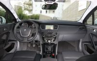 Si la finition est soignée, cette Peugeot a oublié qu'une bonne ergonomie facilitait la vie. Côté dotation, elle est aussi en retrait.