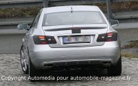 A l'arrière, les feux rappelleront également la Classe E berline.