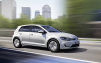 Grâce à une capacité de batterie accrue, cette e-Golf 2017 assure pouvoir parcourir 200 km sans faire le plein.