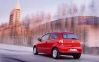 Fabriquée au Brésil, la Fox y est aussi disponible en cinq portes. Mais seule la trois portes a débarqué dans nos contrées.