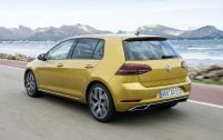 Le confort atteint un bon niveau, en tout cas avec l'essieu multibras, de série sur les versions de plus de 125 ch, et la suspension pilotée optionnelle.
