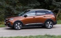 Avec un tel châssis, ce 3008 évolue sur route mouillée aussi bien que d'autres SUV sur sol sec. Chapeau !