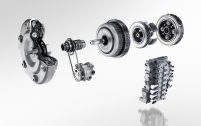 Dans un premier temps, la boîte automatique EAT8 est réservée au plus puissant des diesels, le 2.0 BlueHDi 180.