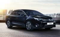 Comme sa petite soeur Auris, l'Avensis profite du salon de Genève 2015 pour s'offrir un restylage, le deuxième de sa carrière.