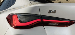 La BMW i4 eDrive35 est la moins chère de la gamme. Son prix est très proche de celui d'une Tesla Model 3.