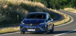  Si, parfois, il faut sortir la loupe pour remarquer certains restylages, Renault a fait les choses en grand pour offrir un coup de jeune à sa 5e génération de Clio.