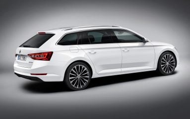 Le break de la nouvelle Skoda Superb ne se contente pas d'être gros. Il est aussi plus beau que son prédécesseur, sans toutefois rogner sur le volume de chargement.