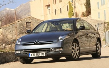 Statutaire, élancée et silencieuse, la C6 part en croisade contre les routières allemandes.