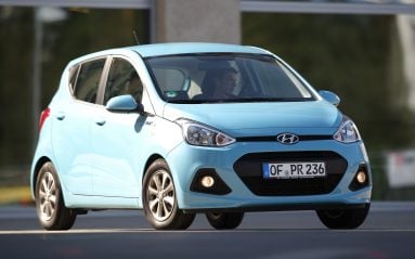 L’arrivée des Renault Twingo, Citroën C1 2 et Peugeot 108 nous ferait oublier que la dernière i10 est à peine plus âgée. Pourtant, elle dispose d’arguments, notamment avec cette boîte automatique reposante.