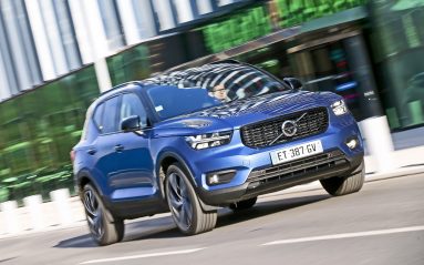 Le train avant de ce XC40 est plus incisif que celui de son grand frère XC60.