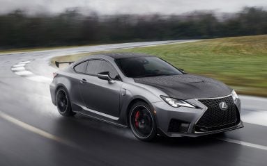 Comme son nom l'indique, ce RC F Track Edition affiche un penchant pour la piste.