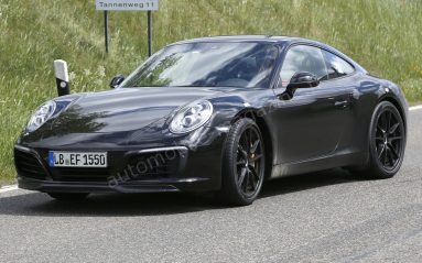Bien que vêtu de noir ton sur ton, ce prototype de Porsche 911 ne cache plus rien. Voici, en avant-première, ce que l'on ne découvrira officiellement qu'au prochain salon de Francfort.
