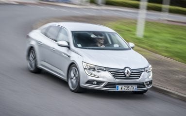 Sobre et agréable à conduire, la berline Renault a de quoi séduire les gros rouleurs.